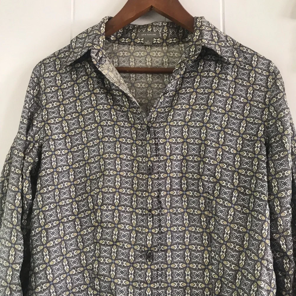 Ann Taylor Silk Button Down Paisley Blouse M - Picture 2 of 6